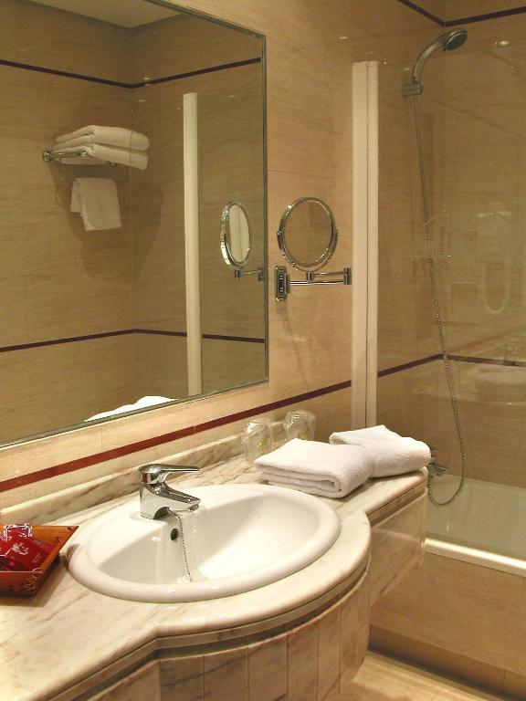 Hotel Manolo Mayo Los Palacios Y Villafranca Habitación foto