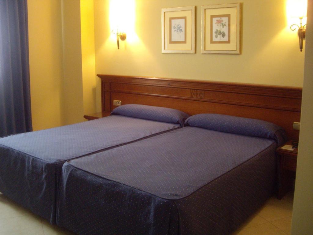 Hotel Manolo Mayo Los Palacios Y Villafranca Habitación foto